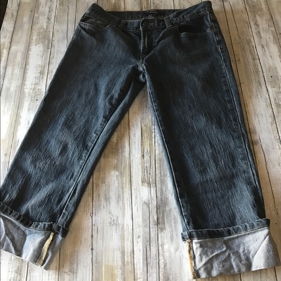 Boho DAISY FUENTES Jeans Cuffed Capris Blue Denim Embroidered Size 8 - Picture 2 of 5